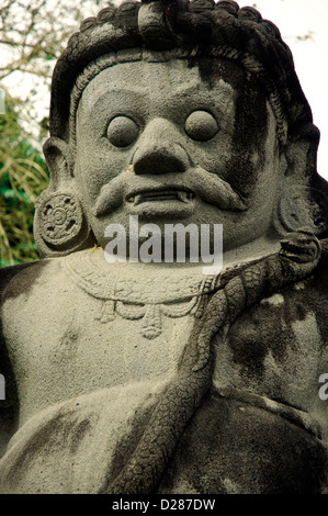 Dvarapala, el gigante del tutor, Candi, Plaosan, templo de Prambanan, cerca de Yogyakarta, en Java, Indonesia Foto de stock