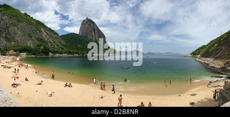 Río de Janeiro, Brasil, en la playa Praia Vermelha Foto de stock