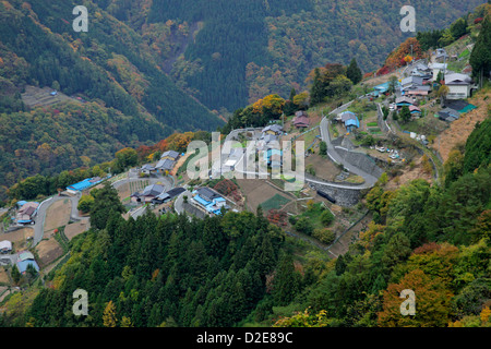 Shimogurinosato una aldea de montaña, en la mañana de Nagano en Japón Foto de stock