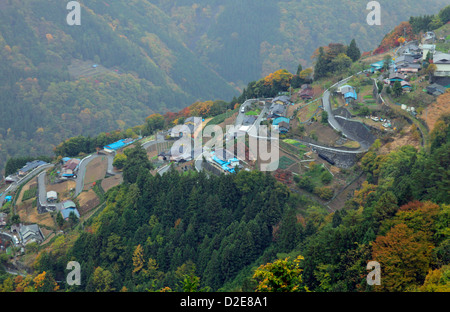 Shimogurinosato una aldea de montaña, en la mañana de Nagano en Japón Foto de stock