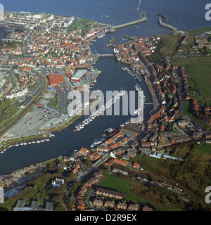 Vista aérea de Whitby en la costa de Yorkshire Foto de stock