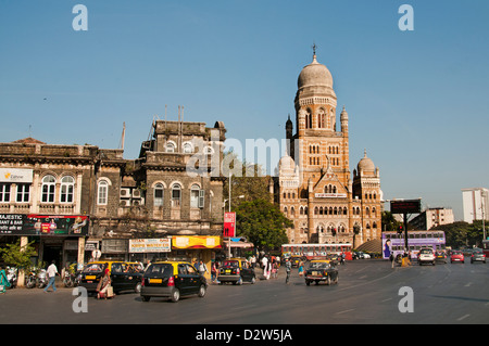 BMC Brihan Mumbai Bombay Corporación Municipal Building y la India D N Road Foto de stock