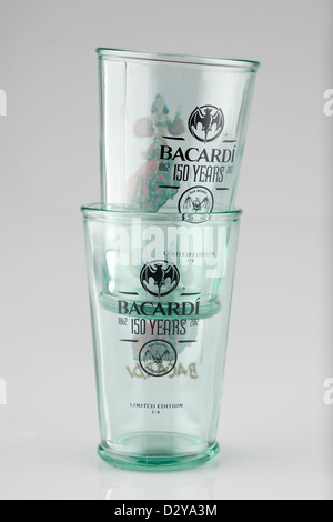 Dos LIMITED EDITION de espesor de vidrio vasos de vidrio Bacardi celebra 150 años de producción 1862 a 2012