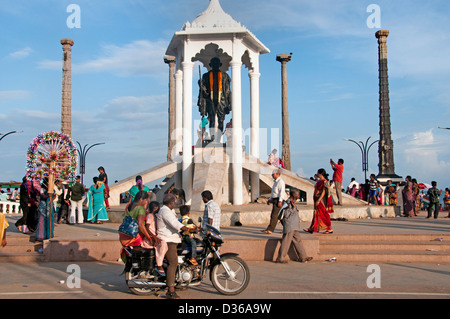 Estatua de Mahatma Gandhi en Pondicherry waterfront ( Puducherry ) India Tamil Nadu Foto de stock
