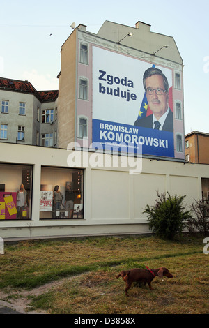 Poznan, Polonia, póster por Bronislaw Komorowski PO, el candidato para las elecciones presidenciales Foto de stock