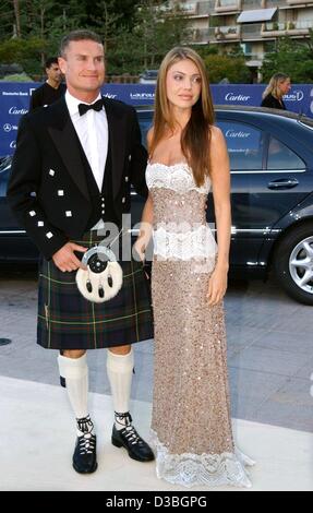 (Dpa) - Un piloto de Fórmula uno escocés David Coulthard y su novia Simone llegan a la ceremonia de entrega de los Premios Laureus Sports en el Grimaldi Forum de Monte Carlo, el 20 de mayo de 2003.