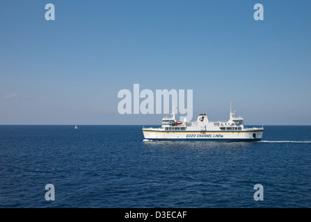 El Gozo Channel Ferry cruzan el canal de Gozo entre Cirkewwa en Mgarr, Gozo y Malta.