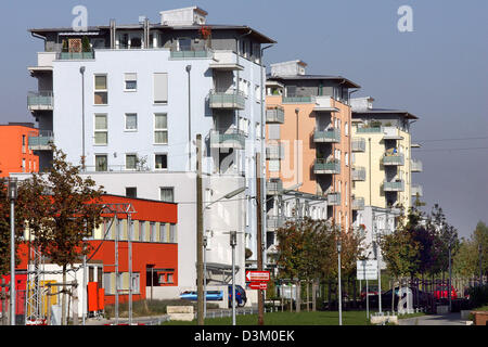 (Dpa) - La imagen muestra edificios de apartamentos modernos en Munich, Alemania, el 12 de octubre de 2005. Surgen muchas nuevas zonas residenciales a lo largo de los suburbios del norte de la capital regional de Baviera. Foto: Matthias Schrader