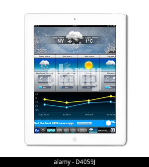 Mirando el pronóstico para la ciudad de Nueva York en el canal del tiempo Weather.com app ( ) en un iPad 4 Foto de stock