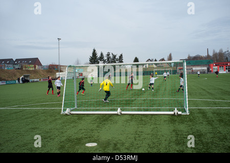 Los chicos de fútbol, Langenfeld (2 de 4 fotografías en secuencia). Foto de stock