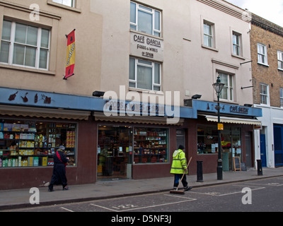 Exterior de la tienda de vinos españoles en Portobello Road, London, England, Reino Unido Foto de stock
