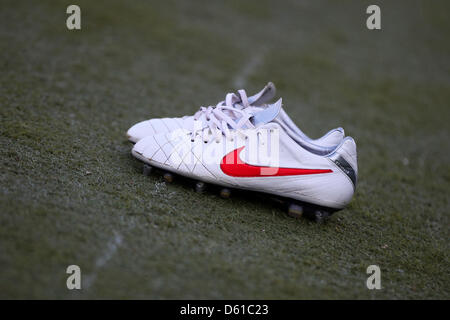 Nike fútbol zapatos están sobre el terreno de juego durante Bundesliga alemana segunda sección v