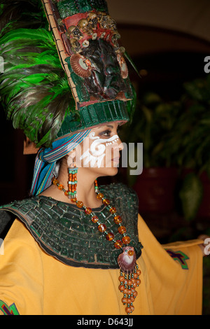  Mujer modelo disfraz mexico maya fotografías e imágenes en alta resolución