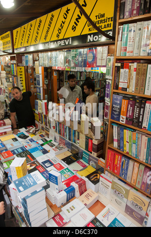 Türkei, Estambul, Beyazit, Bücherbasar (Sahaflar Carsisi) Foto de stock