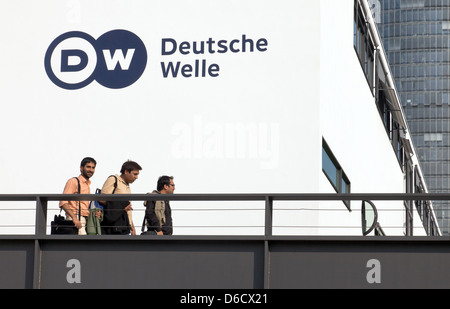 agrio Descongelar, descongelar, descongelar heladas Bendecir Bonn, Alemania, la principal emisora de radio alemana Deutsche Welle en  construcción Schuermann Fotografía de stock - Alamy