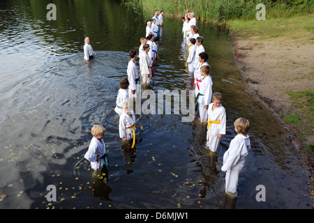 Emstal, Alemania, personas en una clase de Taekwondo en el agua Foto de stock