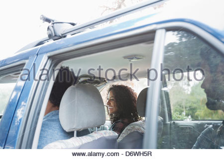 Ver a través de la ventana de amigos de Road Trip. Ver a través de la ventana de amigos de Road Trip.