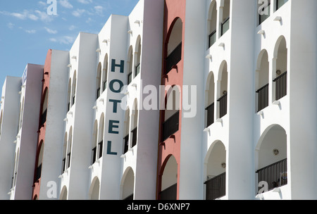 El exterior del hotel mostrando balcones Nerja España meridional Foto de stock