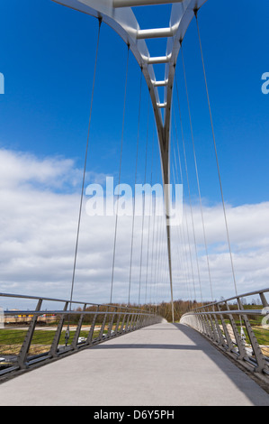 El Puente infinito en Stockton-on Tees del noreste de Inglaterra Foto de stock