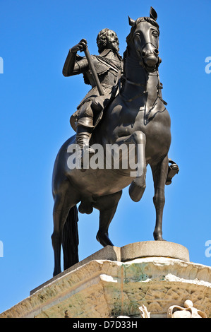 Londres, Inglaterra, Reino Unido. Estatua (1633: Hubert Le Sueur) del rey Carlos I (1600-49), en Trafalgar Square.