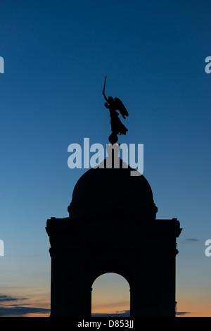 Victoria de Samotracia estatua encima del Estado de Pennsylvania, Monumento, Parque Militar Nacional de Gettysburg, Pensilvania, EE.UU. Foto de stock