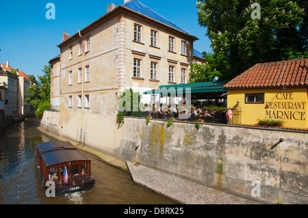 Los Diablos Certovka canal stream la isla Kampa barrio de Mala Strana, Praga República Checa Europa