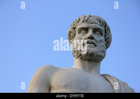 Aristóteles estatua en Stagira Chalkidiki, Grecia, Lugar Nacimiento, antiguo filósofo griego Aristóteles Foto de stock