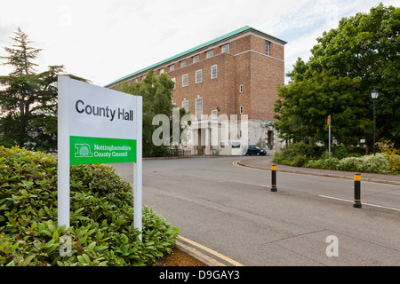 El County Hall, sede del Consejo del condado de Nottinghamshire, West Bridgford, Nottinghamshire, Inglaterra, Reino Unido. Foto de stock