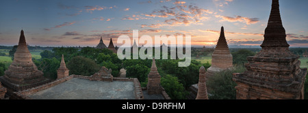 Los templos de Bagan al amanecer, Myanmar (Birmania)