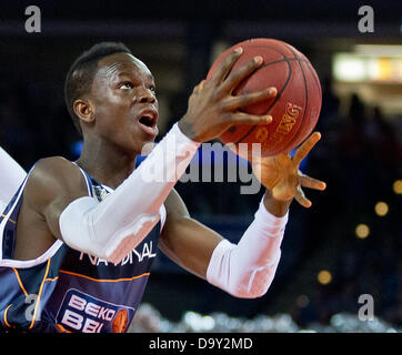 (Archivo) Un archivo foto de fecha 19 de enero de 2013 muestra New Yorker Phantoms Braunschweig es Dennis Schroeder durante un BBL baloncesto Allstar coinciden en Nuremberg, Alemania. 19 años, Dennis Schroeder ha sido redactada por los Halcones de Atlanta. Foto: Daniel Karmann Foto de stock