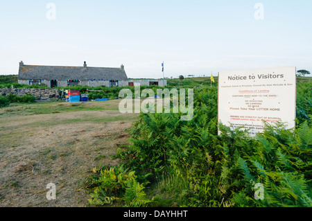 Normas para los visitantes de fuera de una casa en la isla Copeland, Irlanda del Norte, que se encuentra ocupado durante el verano. Foto de stock