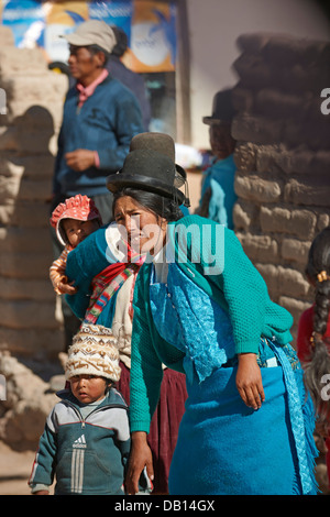 Quechuas habitantes de Nueva San Antonio de Lípez, Bolivia, América del Sur Foto de stock