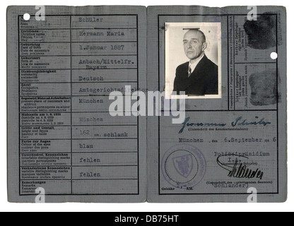 Documentos, pase, documento de identidad, Hermann Schüler, cuartel general de la policía de Munich, 6.9.1946, Derechos adicionales-Clearences-no disponible Foto de stock