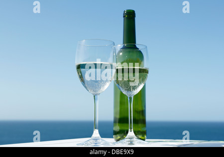 Copas de vino por el océano