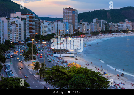 En la noche de Copacabana, Rio de Janeiro, Brasil, América del Sur