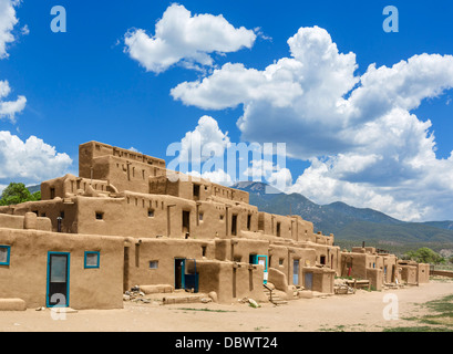 La Hlaauma (North House) viviendas americanos nativos en el histórico pueblo de Taos, Taos, Nuevo México, EE.UU. Foto de stock