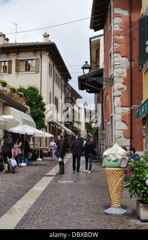 Una calle en Bardolino, en el Lago de Garda.