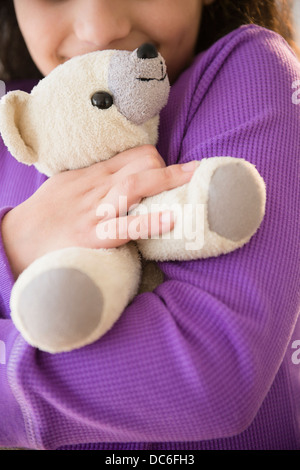 Foto de estudio de un osito de peluche en una cuna de bebé Fotografía de  stock - Alamy