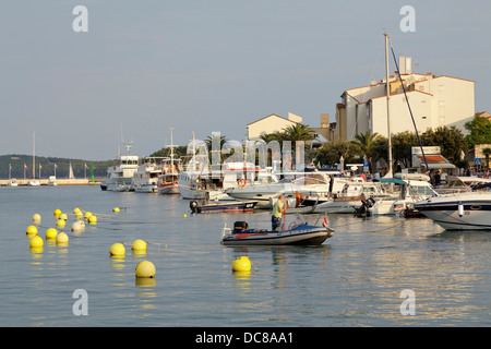 El puerto, la ciudad de Rab, la isla de Rab, Kvarner Gulf, Croacia Foto de stock
