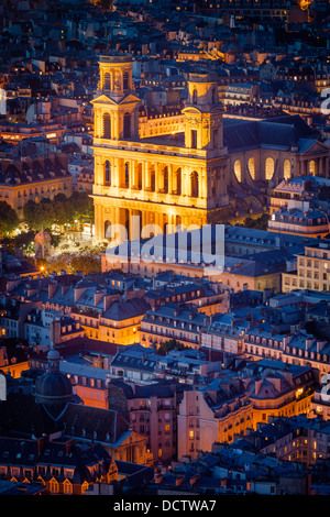 Vista aérea de Eglise Saint Sulpice y los edificios del barrio de Saint Germain-des-Pres, París Francia Foto de stock