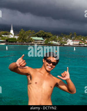 Islander en pier en Kailua-Kona, en la Isla Grande de Hawai Foto de stock