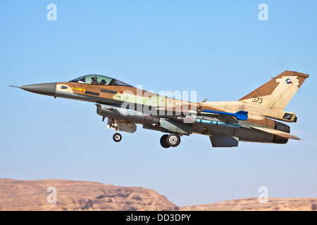 La Fuerza Aérea Israelí (IAF) F-16C (Barak) de aviones de combate en vuelo Foto de stock