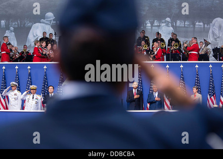 El presidente estadounidense, Barack Obama, participa en el 60º aniversario de la firma del armisticio que puso fin a la guerra de Corea, en memoria de los veteranos de la guerra de Corea, 27 de julio de 2013 en Washington, DC. Foto de stock