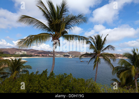 Bahía Tangolunda, una de las nueve bahías de Huatulco, Oaxaca, México, en la costa del Pacífico.