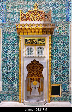 Bellas artes, Imperio Bizantino, fuente con ornamento en el harem del Palacio de Topkapi, Estambul, el Copyright del artista no ha de ser borrado Foto de stock