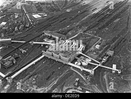 Vista aérea de la planta de procesamiento de carbón Manvers Wath a Dearne, South Yorkshire, 1964. Artista: Michael Walters Foto de stock