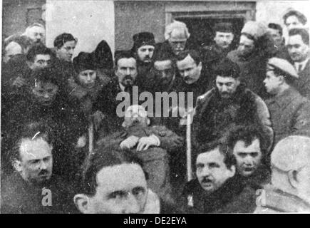 Los miembros del Comité Central de Lenin llevando el ataúd, el 27 de enero de 1924. Artista: Desconocido Foto de stock