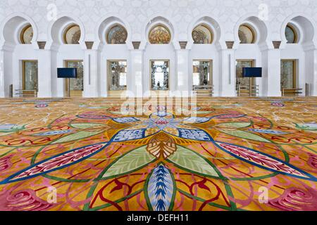 La alfombra persa en la Gran Mezquita de Sheikh Zayed, Abu La alfombra persa en la Gran Mezquita de Sheikh Zayed, Abu