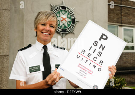 Belfast, Irlanda del Norte. El 18 de septiembre de 2013 - DCC Judith Gillespie lanza 2014/15 PSNI campaña de contratación de crédito: Stephen Barnes/Alamy Live News Foto de stock