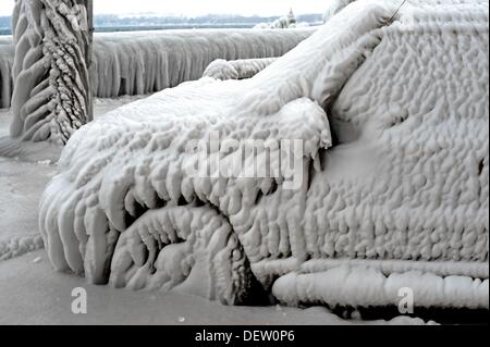 El Invierno Severo Congelados Coche Atrapado En El Hielo Versoix Canton De Ginebra El Lago Leman Region Costa El Lago De Ginebra Suiza El Agua Fotografia De Stock Alamy